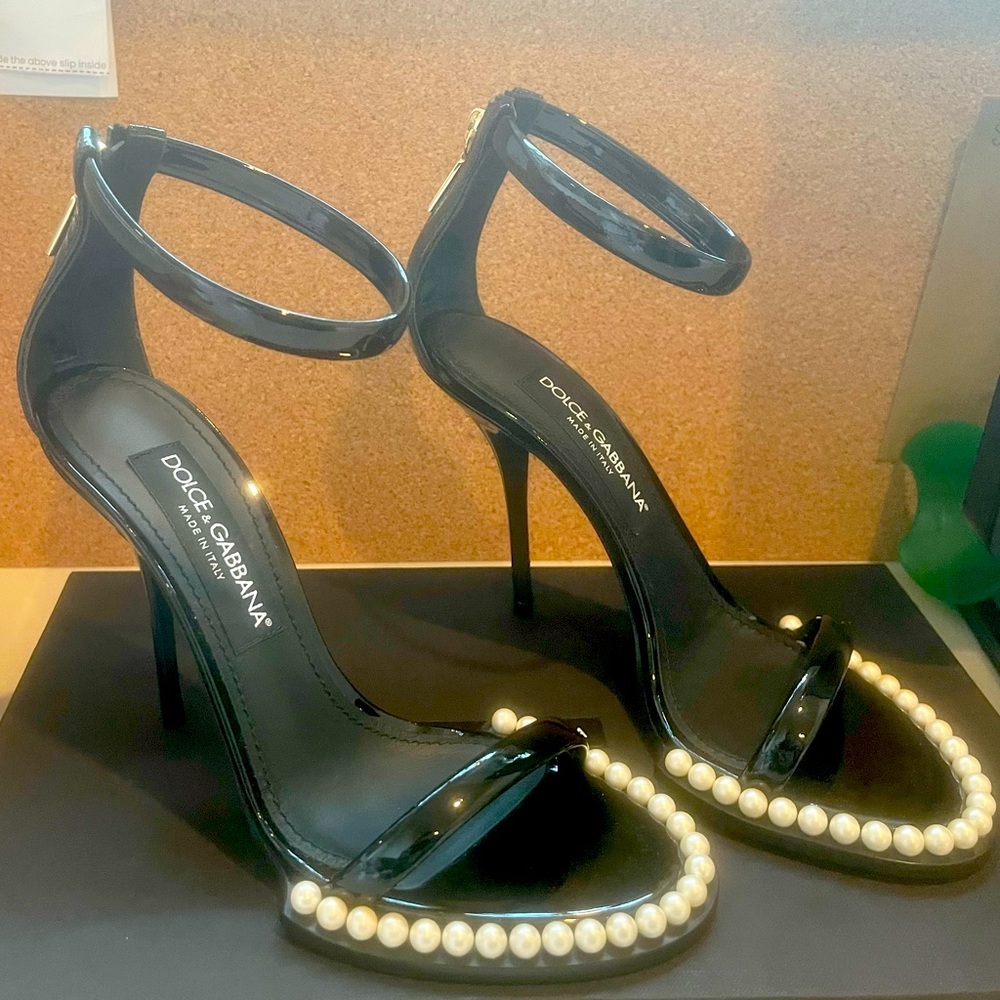 Brand New Dolce & Gabbana Sandalo Vernice. Size 38.